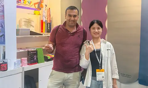 Tikar yoga menjadi tumpuan, dan trend baharu dalam kehidupan sihat semakin popular.